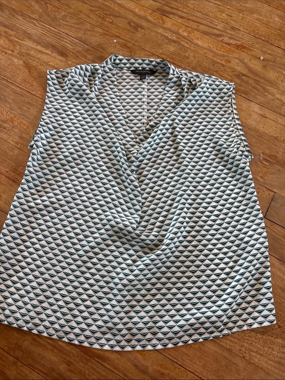 Banana Republic Sleeveless Geometric Print V-Neck Top - White & Teal